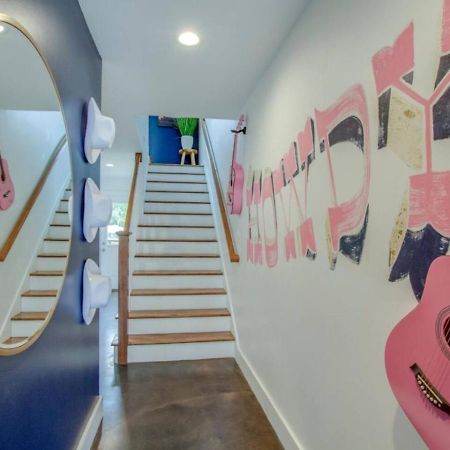 Howdy House New And Trendy With Rooftop Deck ナッシュビル エクステリア 写真