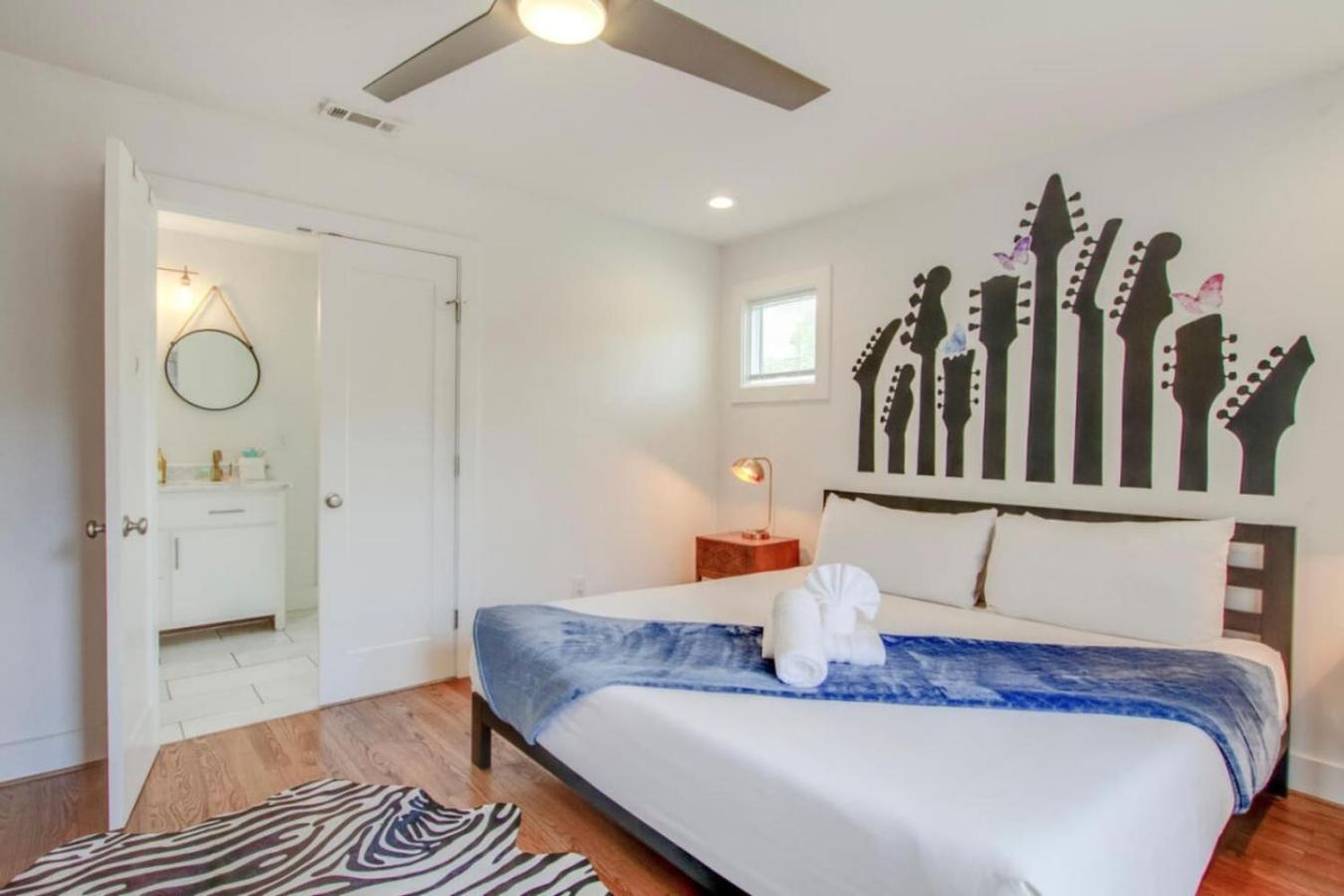 Howdy House New And Trendy With Rooftop Deck ナッシュビル エクステリア 写真