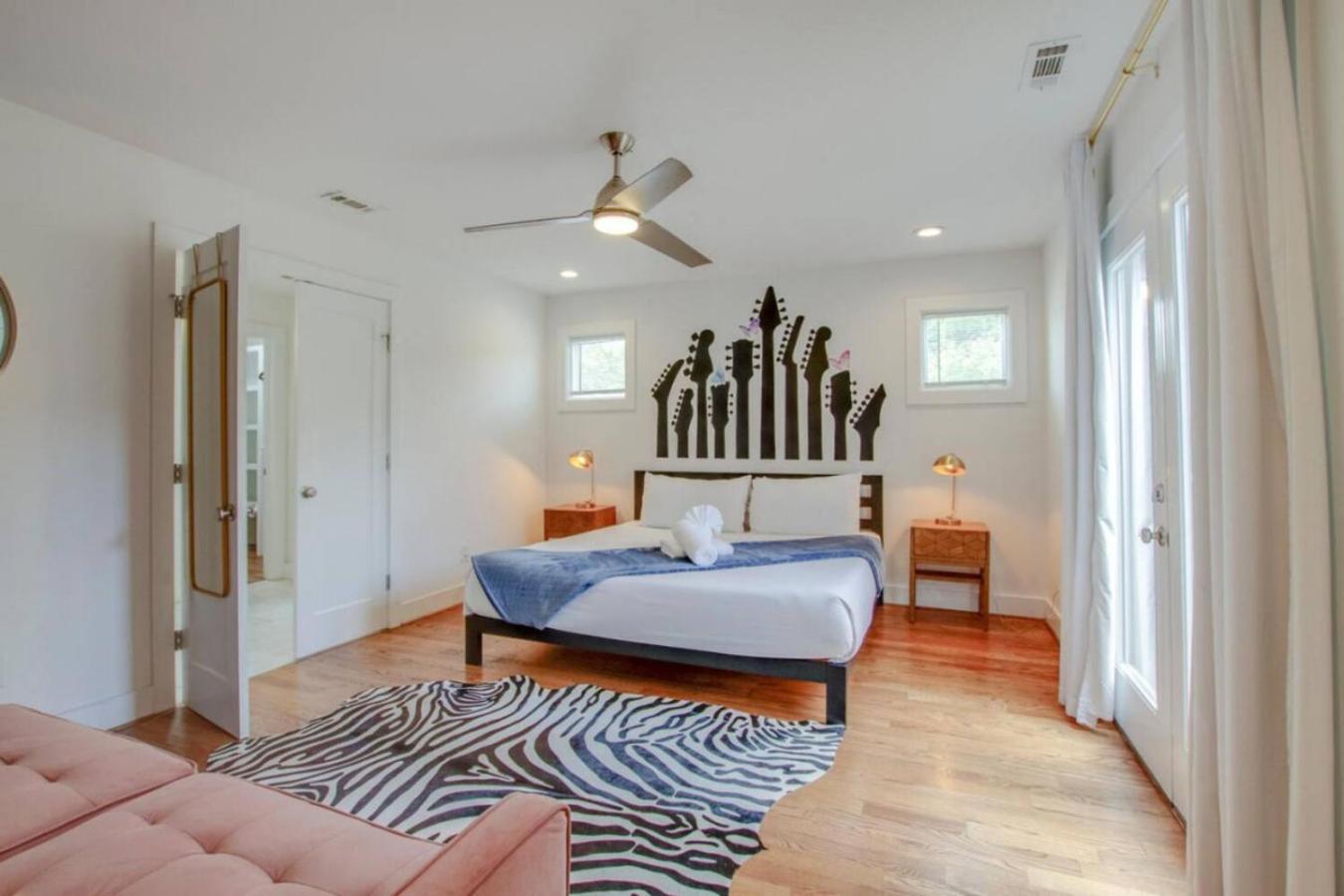 Howdy House New And Trendy With Rooftop Deck ナッシュビル エクステリア 写真