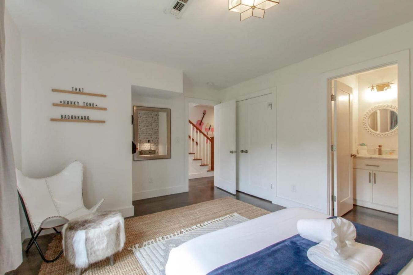 Howdy House New And Trendy With Rooftop Deck ナッシュビル エクステリア 写真