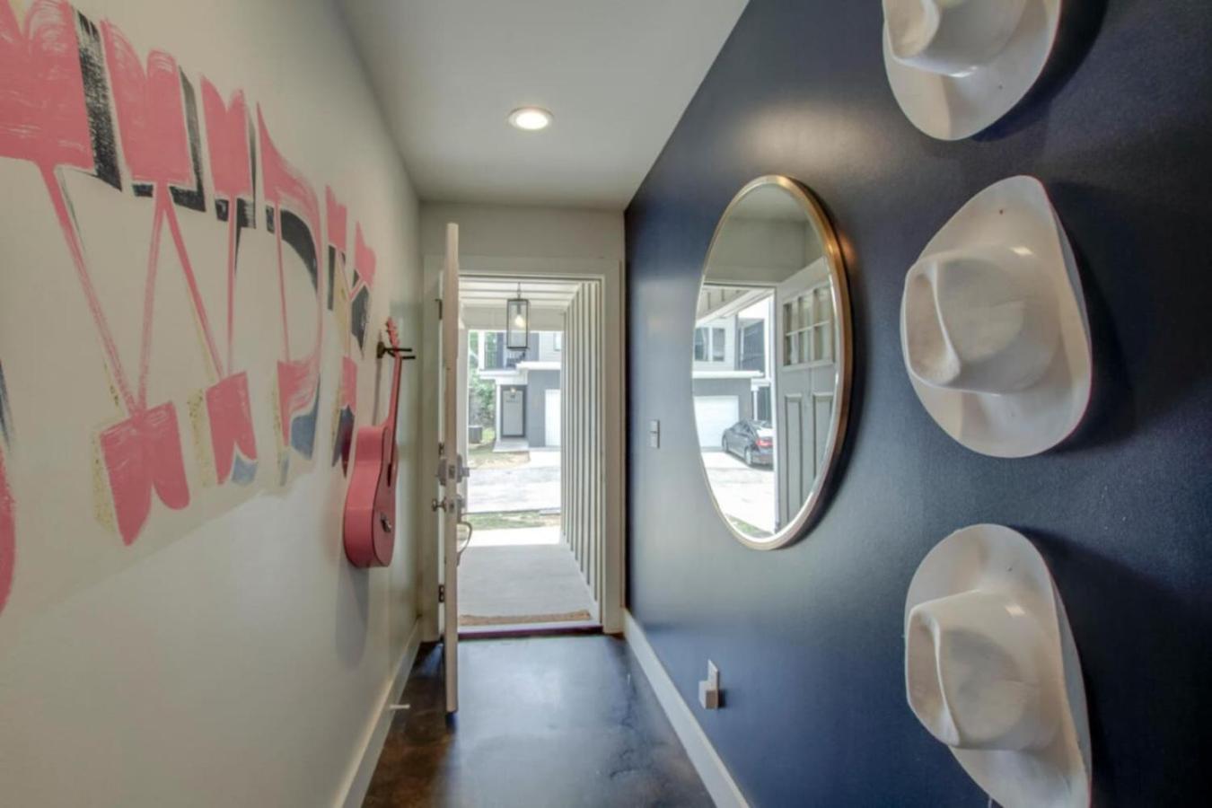Howdy House New And Trendy With Rooftop Deck ナッシュビル エクステリア 写真
