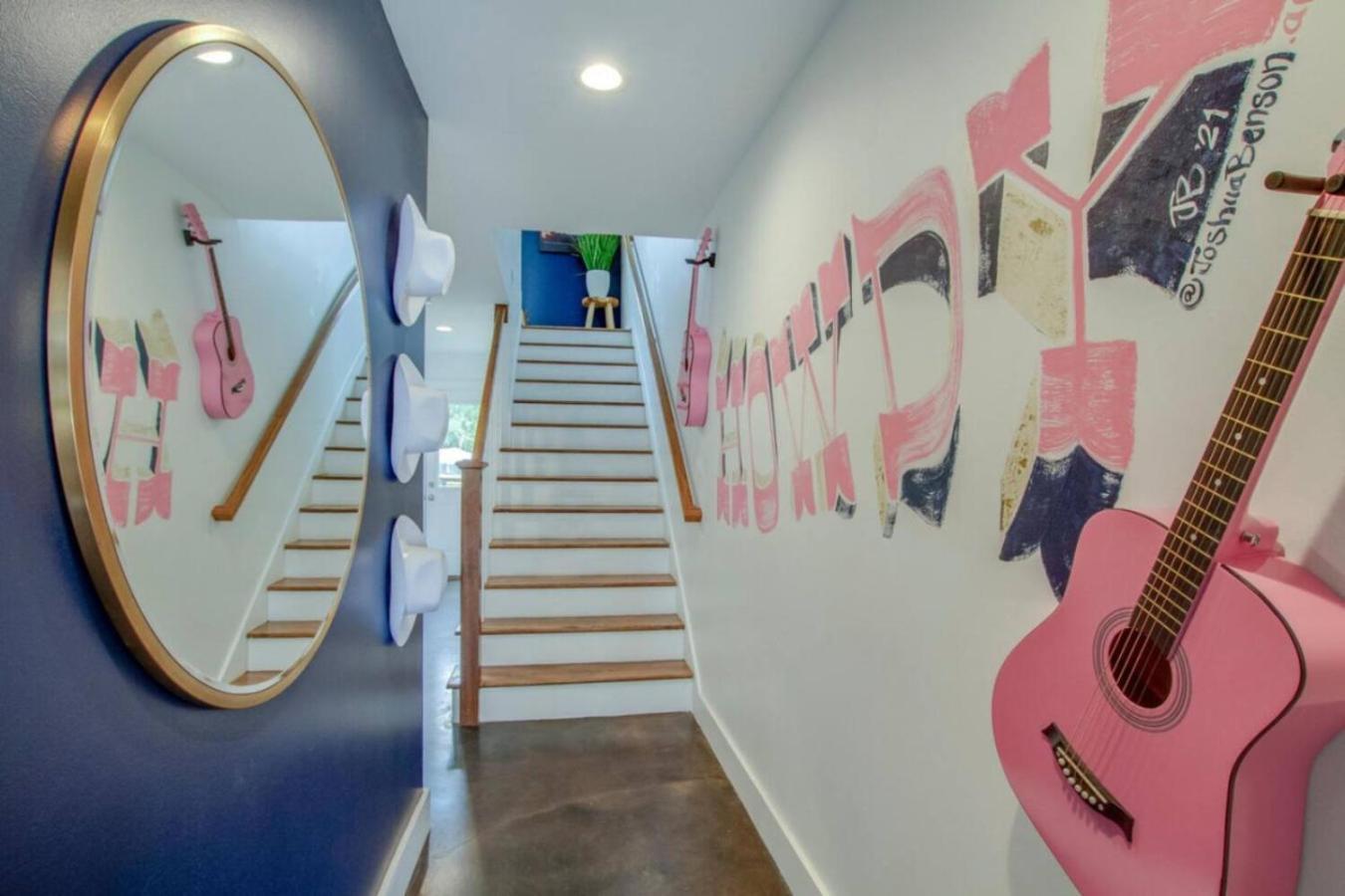 Howdy House New And Trendy With Rooftop Deck ナッシュビル エクステリア 写真