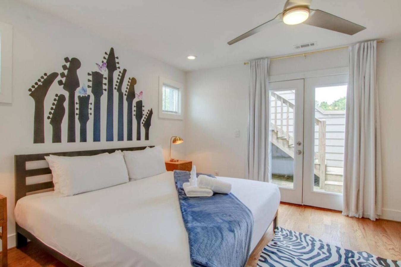 Howdy House New And Trendy With Rooftop Deck ナッシュビル エクステリア 写真